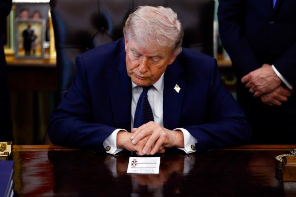 特朗普嘴硬：我可不着急，压力最小，有的是时间

伊朗和美国的仗打了挺久，一直没个