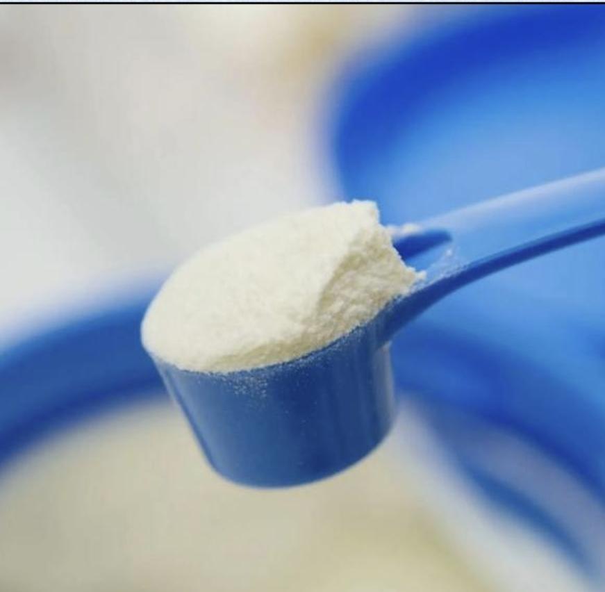 识别假奶粉先抓关键：选官方旗舰店、大型商超等正规渠道，低价30%以上慎买。
 