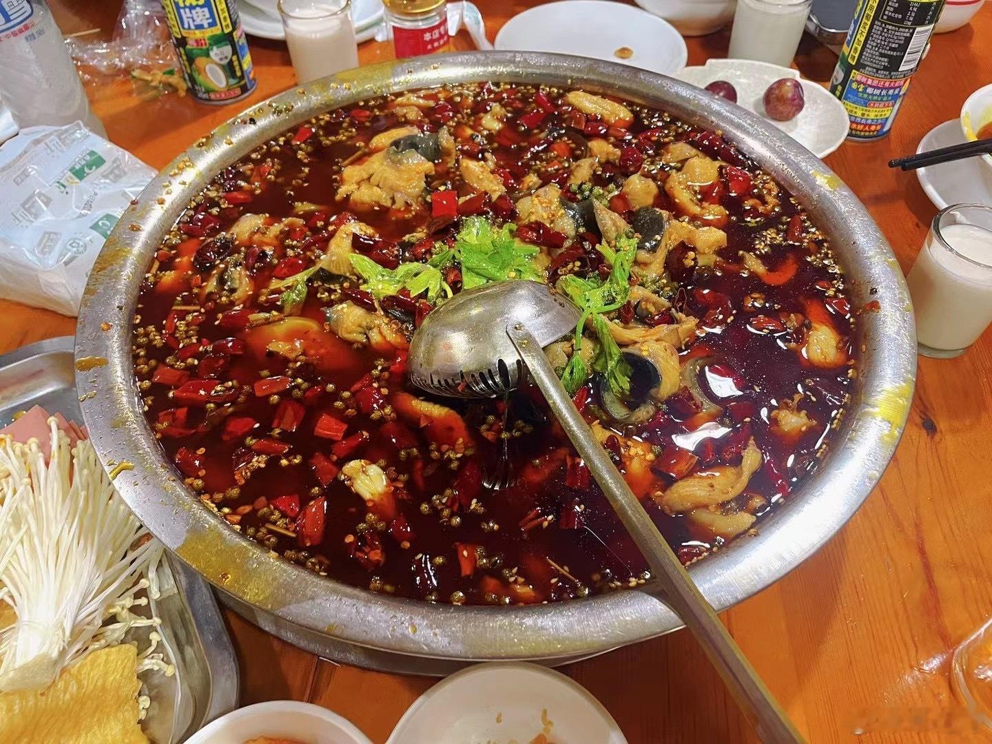 #人均150的高价火锅偷偷降级#说实话现在的火锅价格是比较高，夏季要来了，又是火