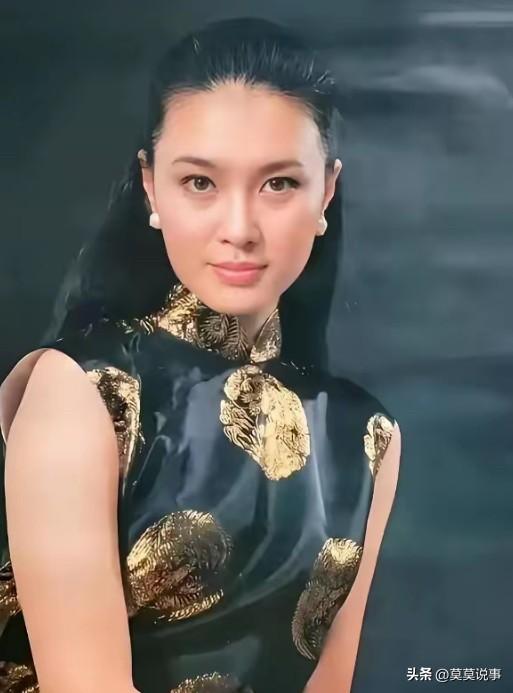跟我妈同龄的方舒69岁了，年轻时候的方舒长相漂亮有气质，一眼望过去让人过目不忘，