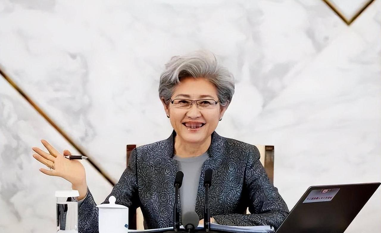 西方政客将乌克兰与台湾问题类比，傅莹当场反击后，台下一阵笑声。
 
新年伊始，国