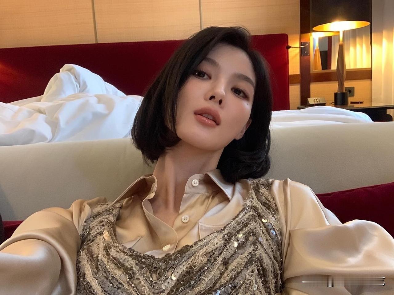 26日，演员金裕贞在自己的Instagram上上传了多张照片。公开的照片中，金裕