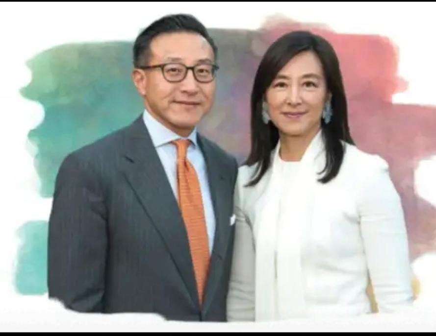 我认为蔡崇信先生跟妻子是技术性分开，还有一个重要的依据是，蔡先生是理财高手。蔡先
