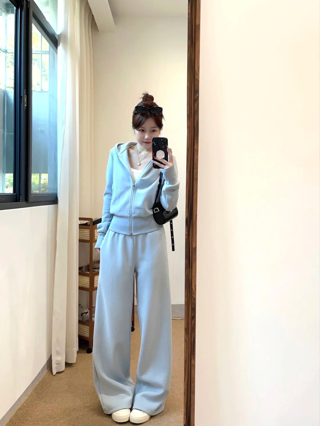 春季懒人运动风穿搭✨舒服又出片

谁懂啊！灰色运动套装真的是春日穿搭天花板👌