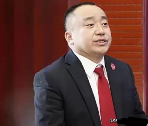 这是个坏人，纯粹的坏人，这种坏人竟然混进了我们的司法系统，而且还担任神圣的法庭法