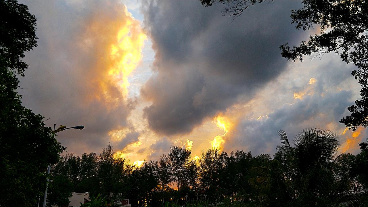 小鹰又调航母去中东了，准备对朗朗动手了！有消息表示，小鹰林肯号航母准备去中东，估