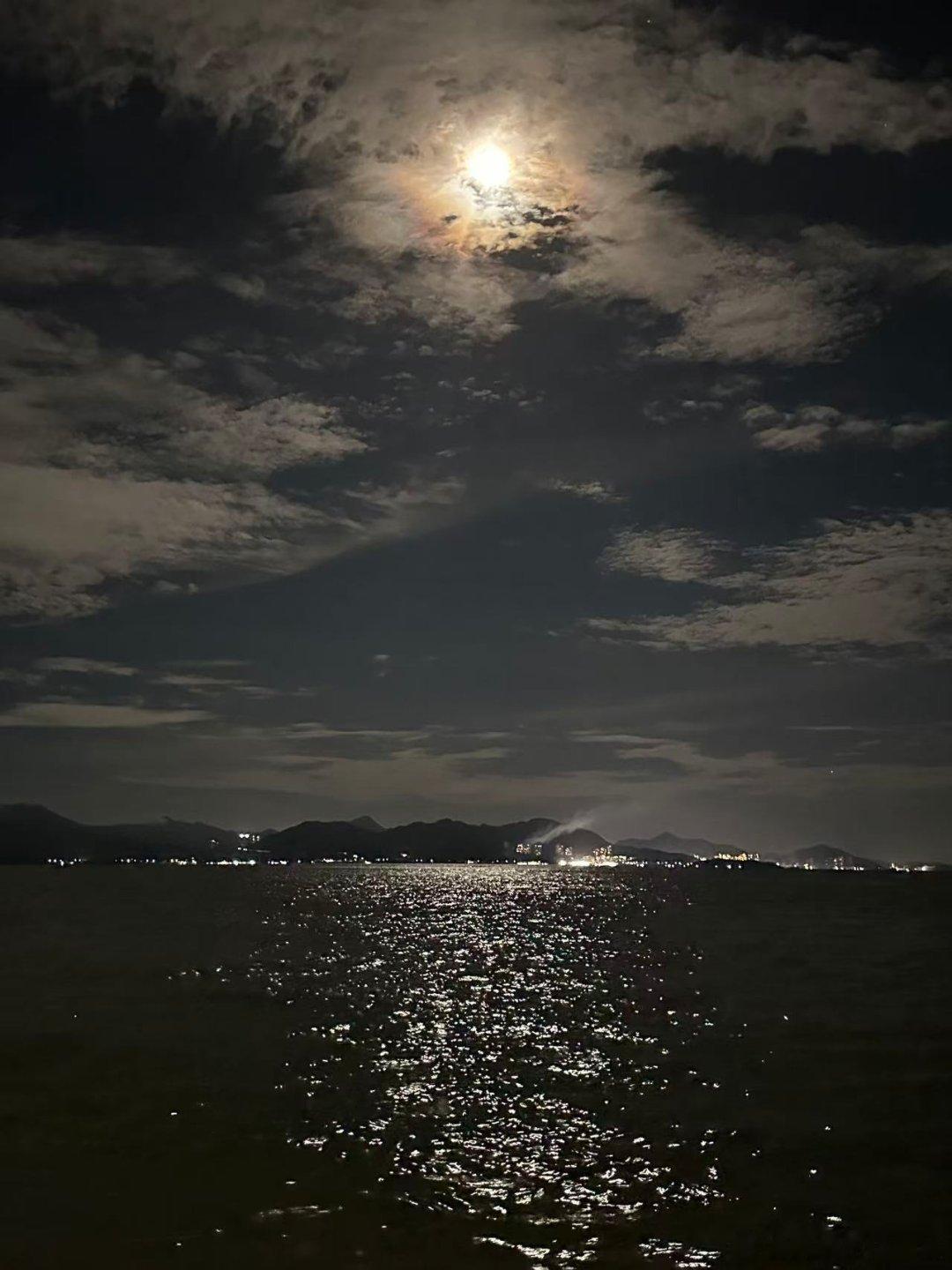 明月几时有？把酒问青天不知天上宫阙，今夕是何年㊗️大家中秋节快乐！ ​​​
