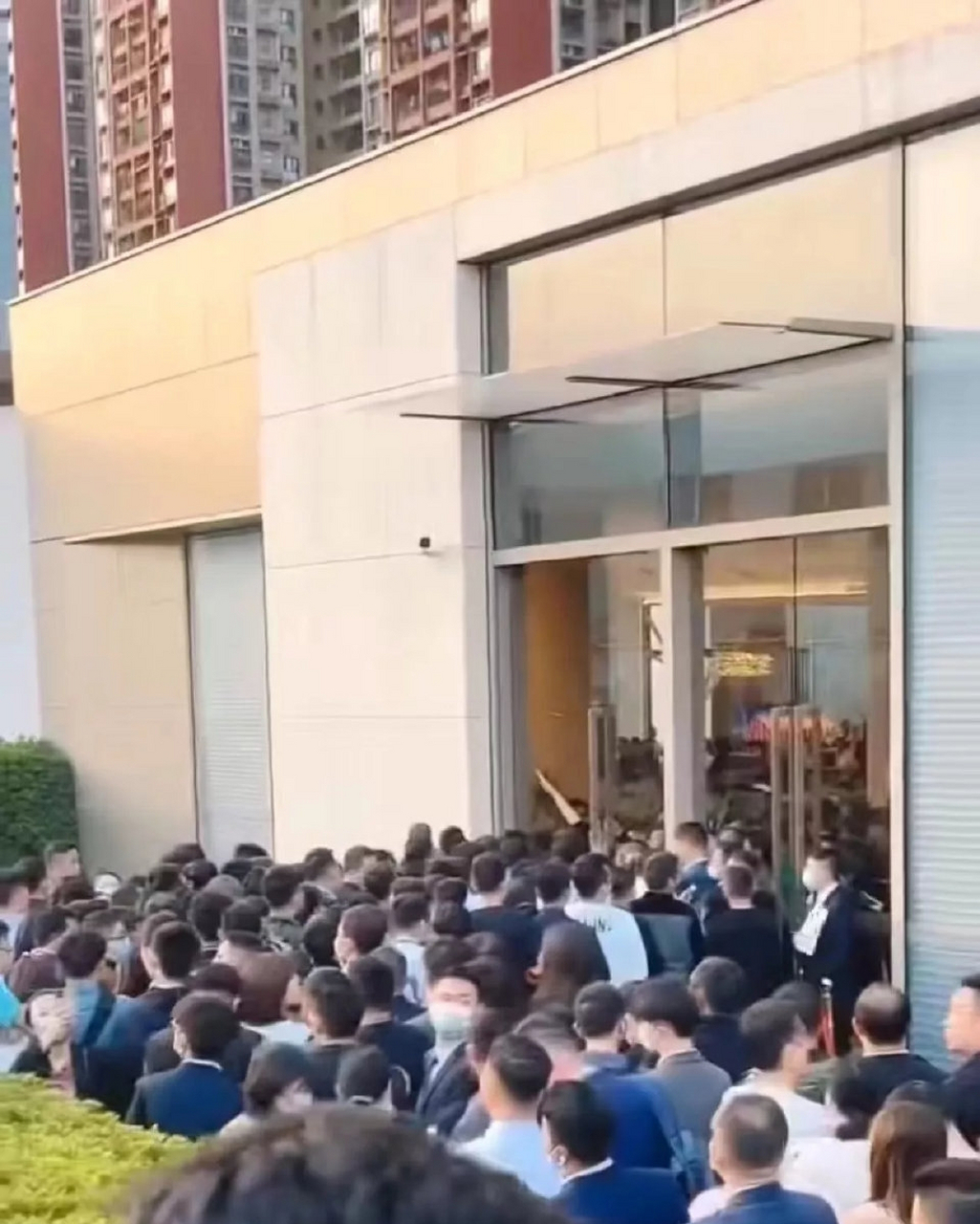 【北上广深成五城楼市齐回暖：3月均走出小阳春行情，抄底比追高理性】4月6日，克而