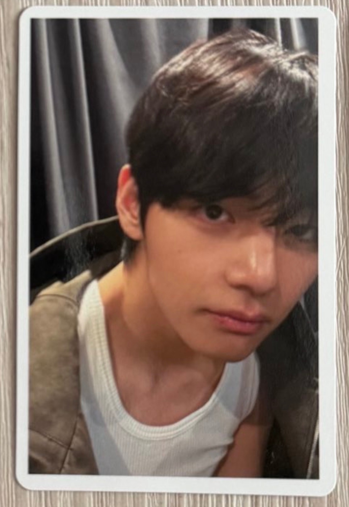 金泰亨🌻金泰亨kpop永一日本环球2轮幸运卡翻面偷偷靠近主人嘟嘴卖萌的美萌小猫