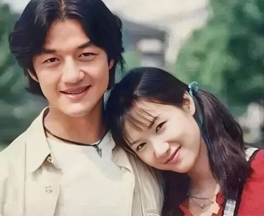 徐静蕾直言李亚鹏当年帅到不得了
徐静蕾采访中回忆90年代末和李亚鹏合作《将爱情进