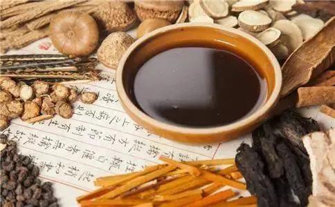 中医智慧，消炎有道：十种中成药调理全身炎症指南

在中医理论中，炎症被视为体内“