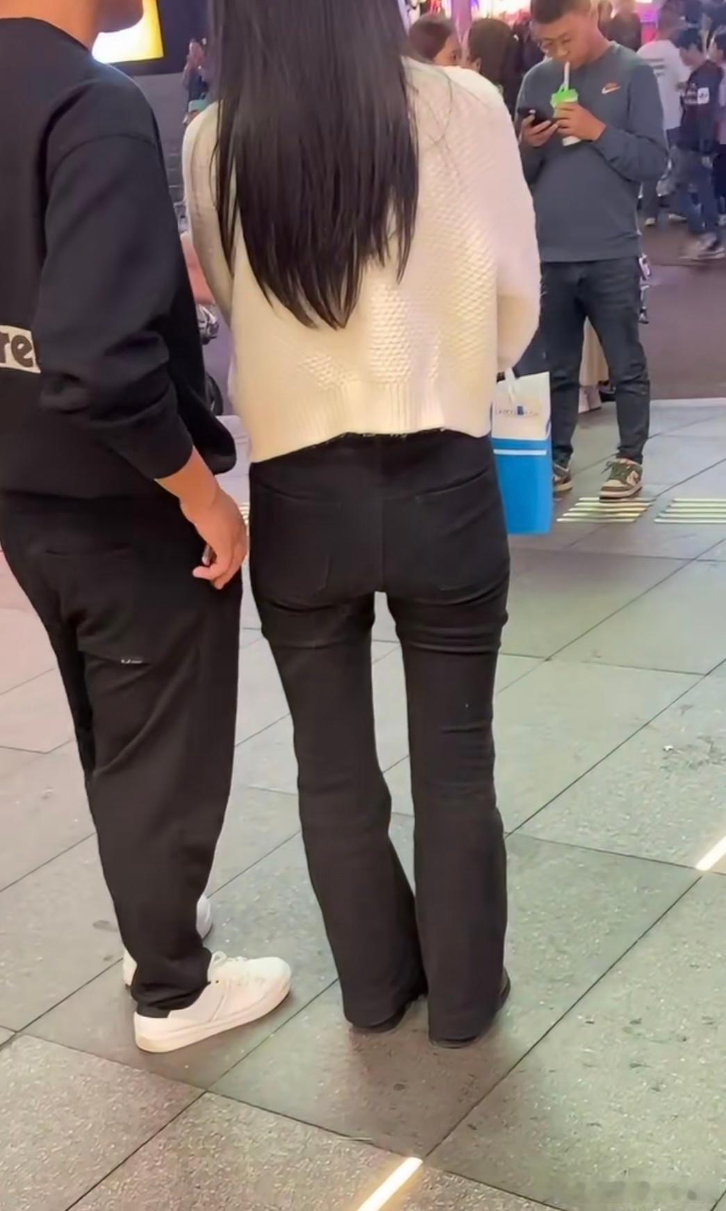 谈恋爱真的得找个大方的谈恋爱，选个愿意为你大方花钱的人，但也别被钱财蒙蔽了双眼，
