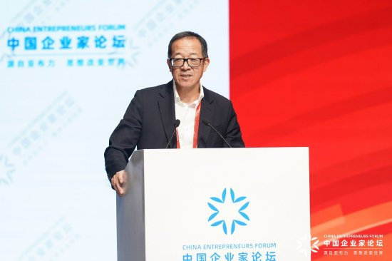 【俞敏洪称发展机器人目的不是取代人】3月17日，在2026亚布力论坛年会开幕式上