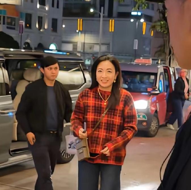 从古到今都是同一个道理。富在深山有远亲。