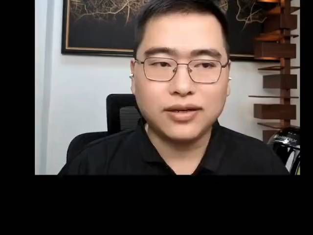 办公室里的他，自信满满，微笑迎接每一天。孙少军尊界V800销量大超预期