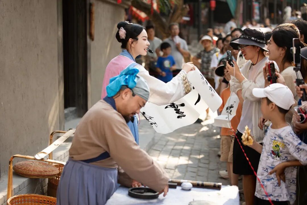 日薪近2000元，景区“疯抢”NPC