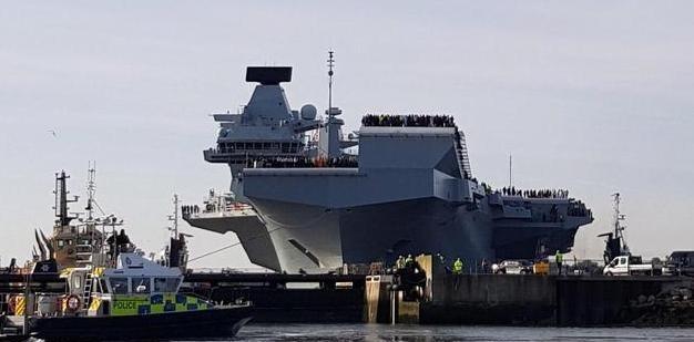 真被张召忠说中了？掏空国库建造的2艘航母，如今彻底沦为废铁。早几年张召忠就对英国