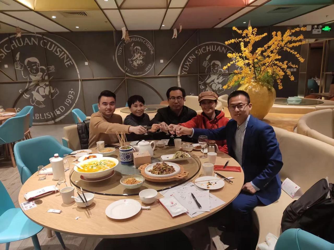 七言古风·赠三段围棋高手“女酒仙”孟雨
文|孙玉良
围棋为帅气如虹
玉液沾唇兴更