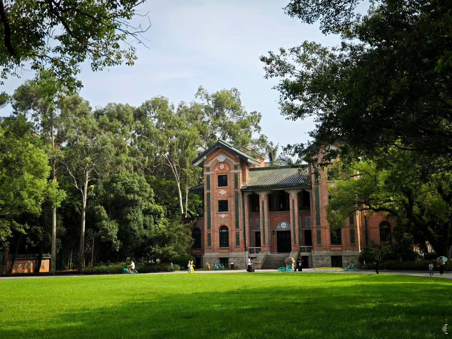 国立中山大学，很漂亮的地方让事情低调不是让自己低调