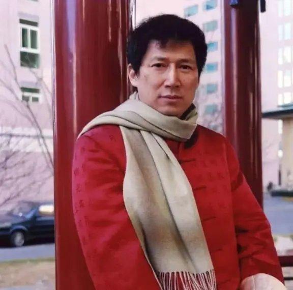 慈善家李春平在毫无准备的情况下，对着镜头和远在天堂的美国老太太隔空喊话，没想到这