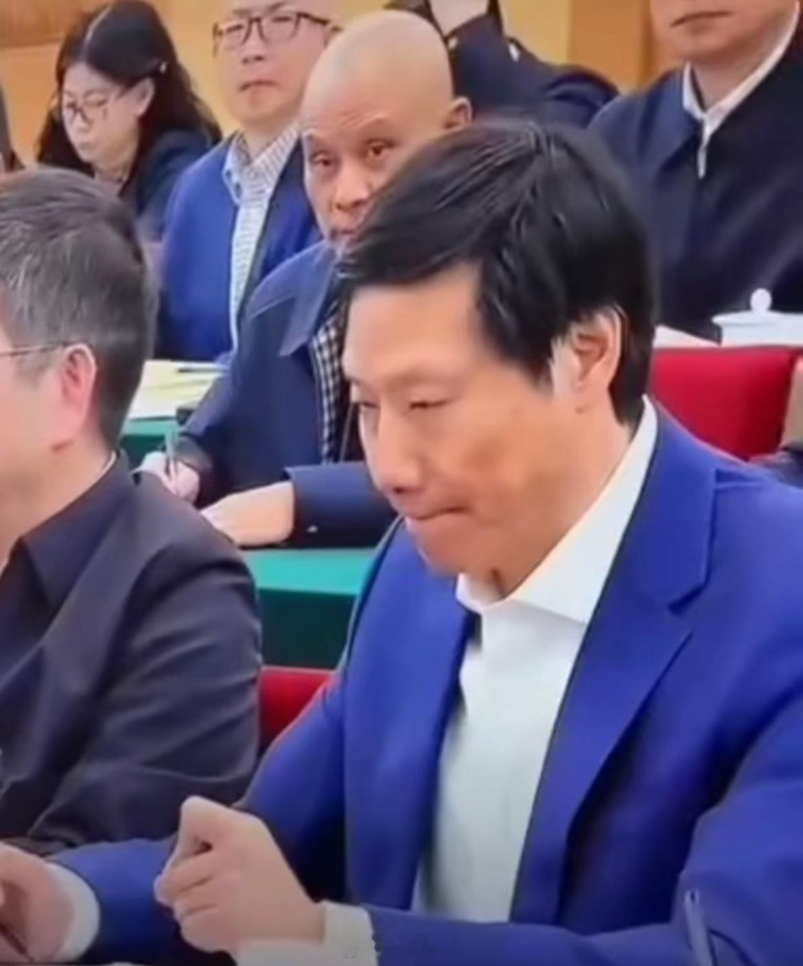 作为小米这么大公司的老板，看得出来雷总是真的激动[允悲] 