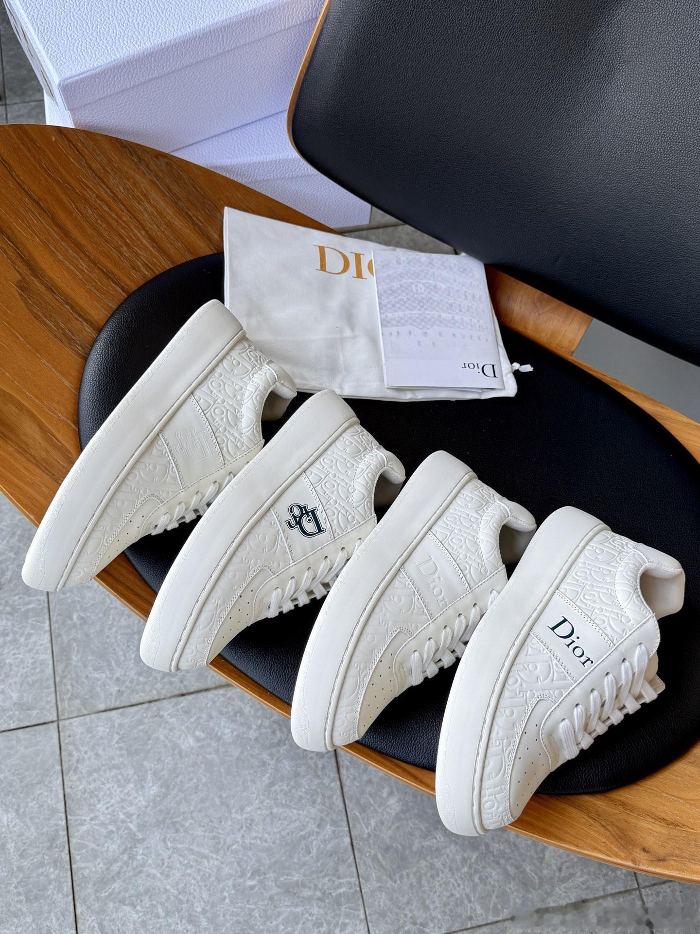 Dior Star 厚底休闲板鞋 通体纯白小牛皮，满印压纹Oblique老花暗纹