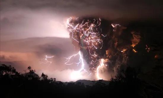 历史课本说晚清因落后而亡，可谁记得——彼时它的GDP稳居世界第一，是日本的5倍、