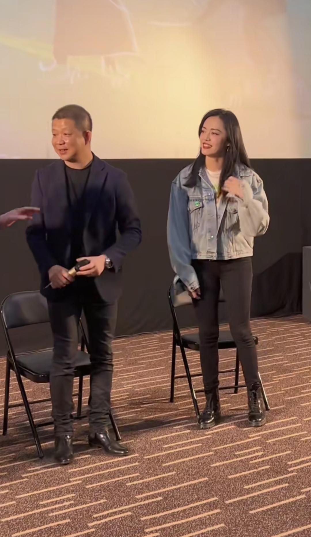 离婚不可怕，
可怕的是，
明明过的稀巴烂却不敢离。

姚晨和曹郁发声明说，他们其