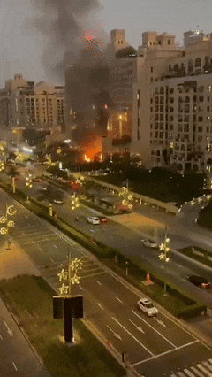 中东战火惊醒全球资本！迪拜失宠，数千亿资金狂涌中国
 
中东局势动荡，曾经号称“