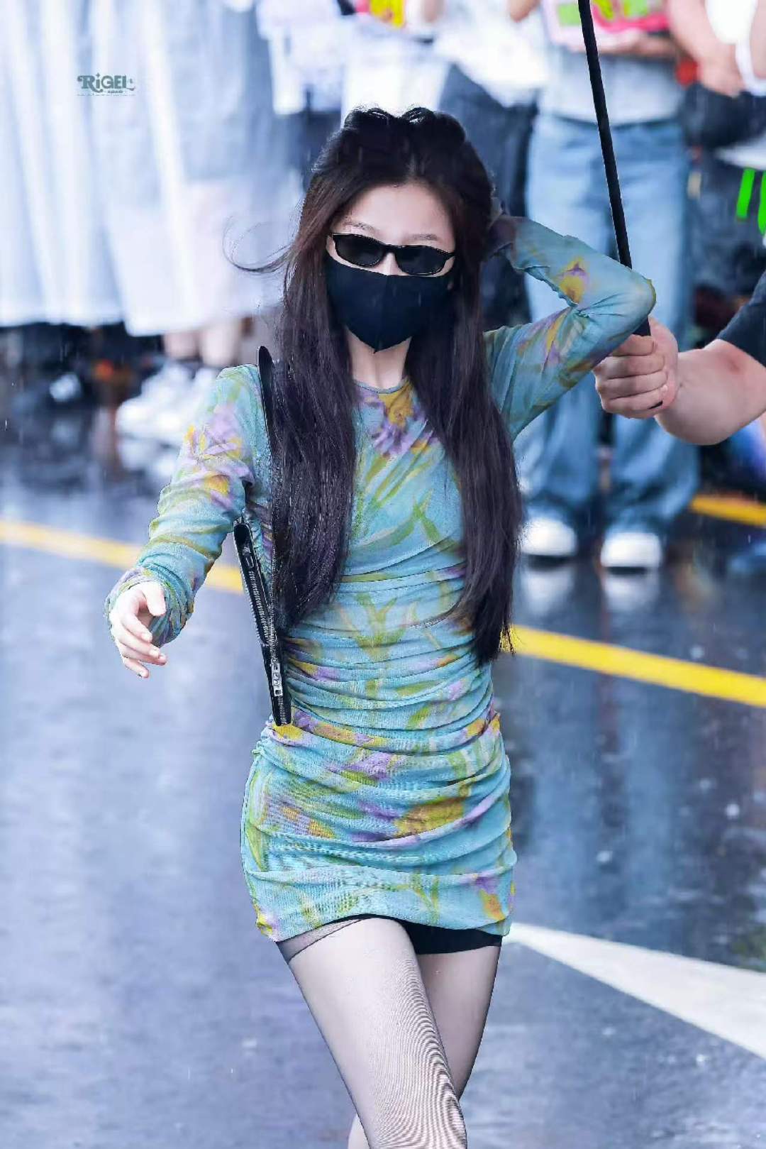 虞书欣娜扎撞衫虞书欣娜扎同款绿裙 一条裙子被两个女明星都驾驭的很漂亮！ 娱乐