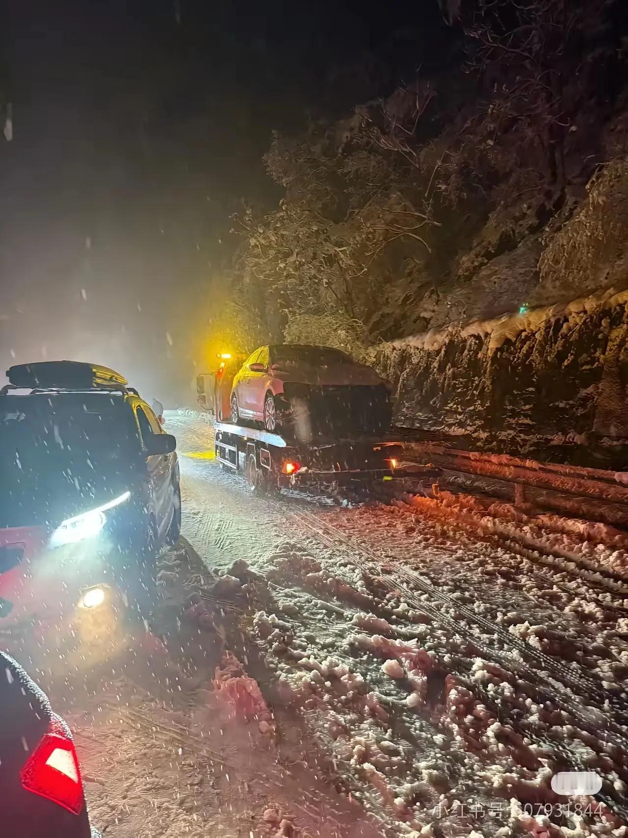 最近河南大雪，很多新能源电车在高速上直接趴窝，搞得那些开电动汽车的人心惊胆战，甚