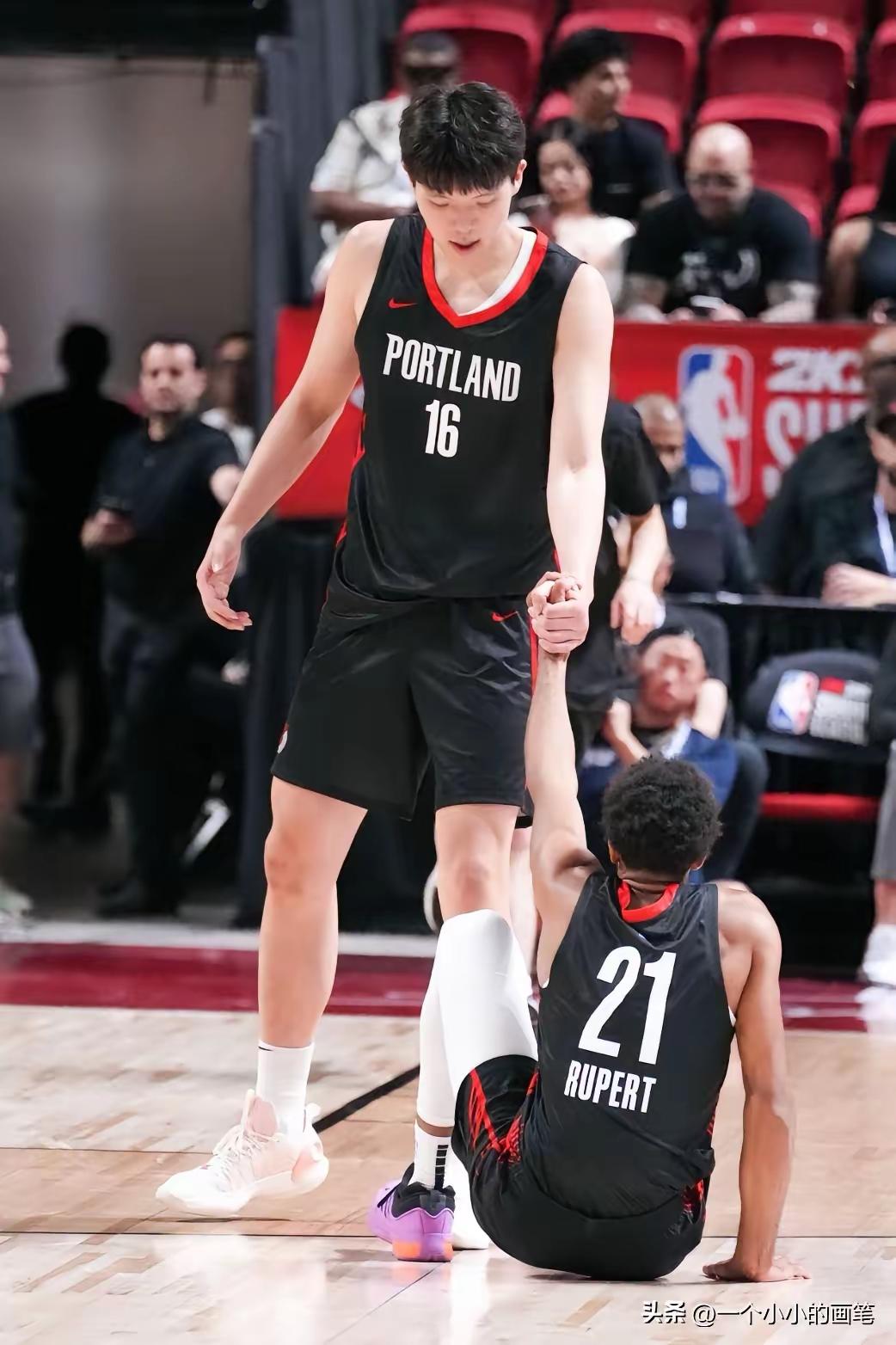 杨瀚森今天的表现狠狠撕开了开拓者的遮羞布，一片不留，不是杨瀚森不行，是有人怕他太