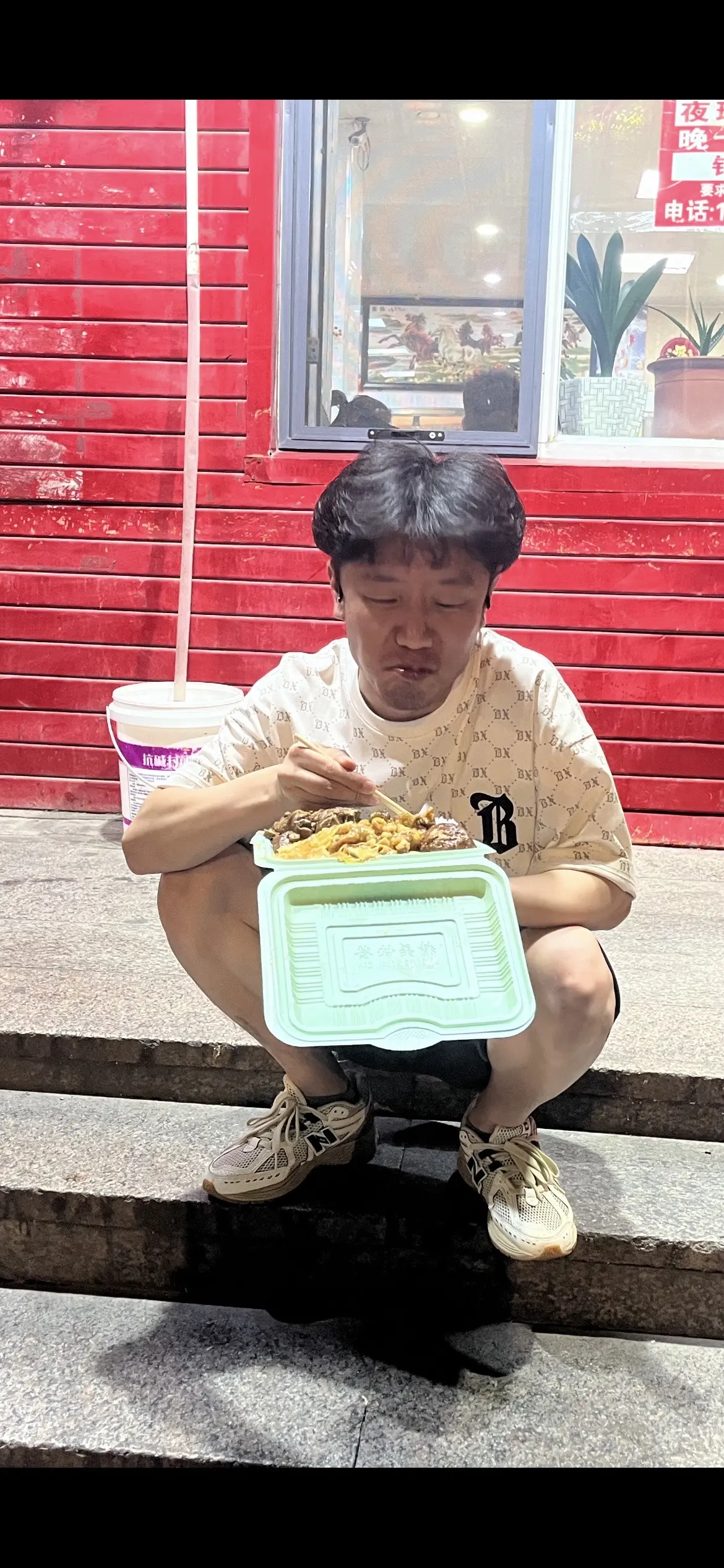 也许只有在外漂泊的孩子知道，回东北吃一口东北的饭菜有多香