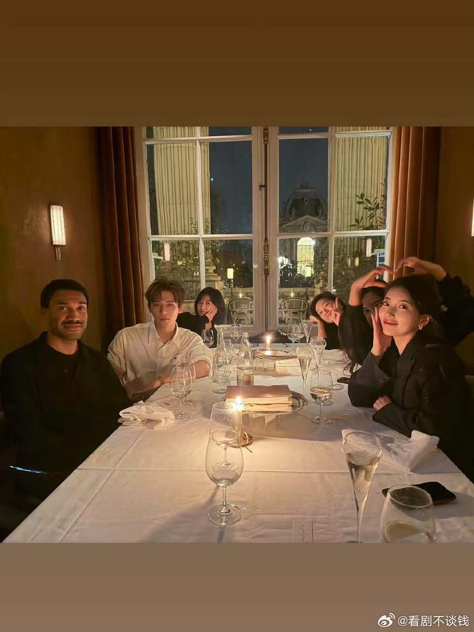 秀智晒与王安宇孙千晚宴合照裴秀智晒与王安宇孙千晚宴合照 帅哥美女对我眼睛好