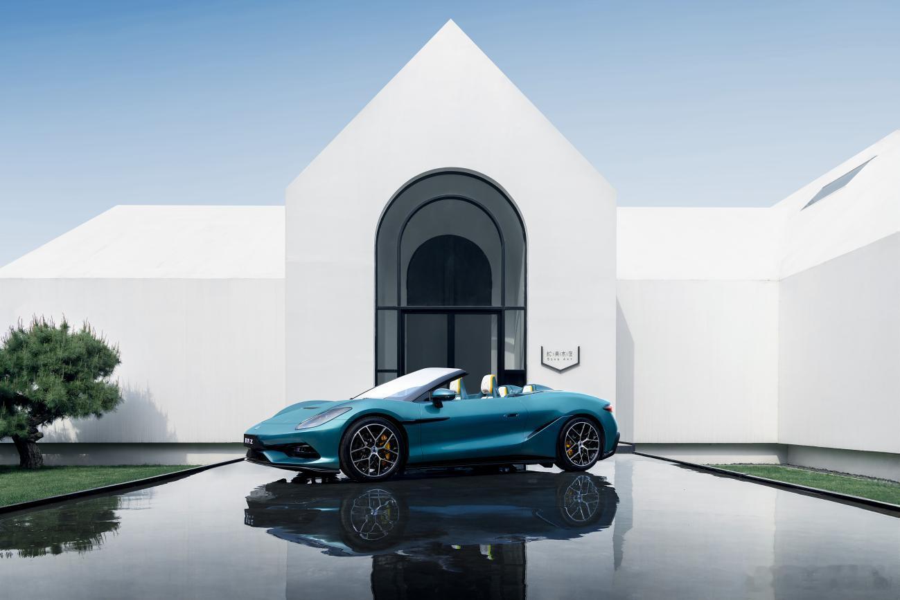 2026北京国际车展，腾势汽车“全球首款智能电动超跑”腾势Z迎来全球首秀，此举不