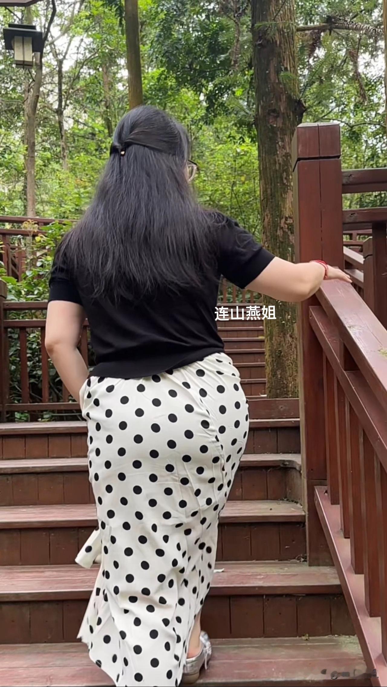 这地方真好，散步舒服，拍照出片，拍的身材婀娜多姿，注意：盗图必究。