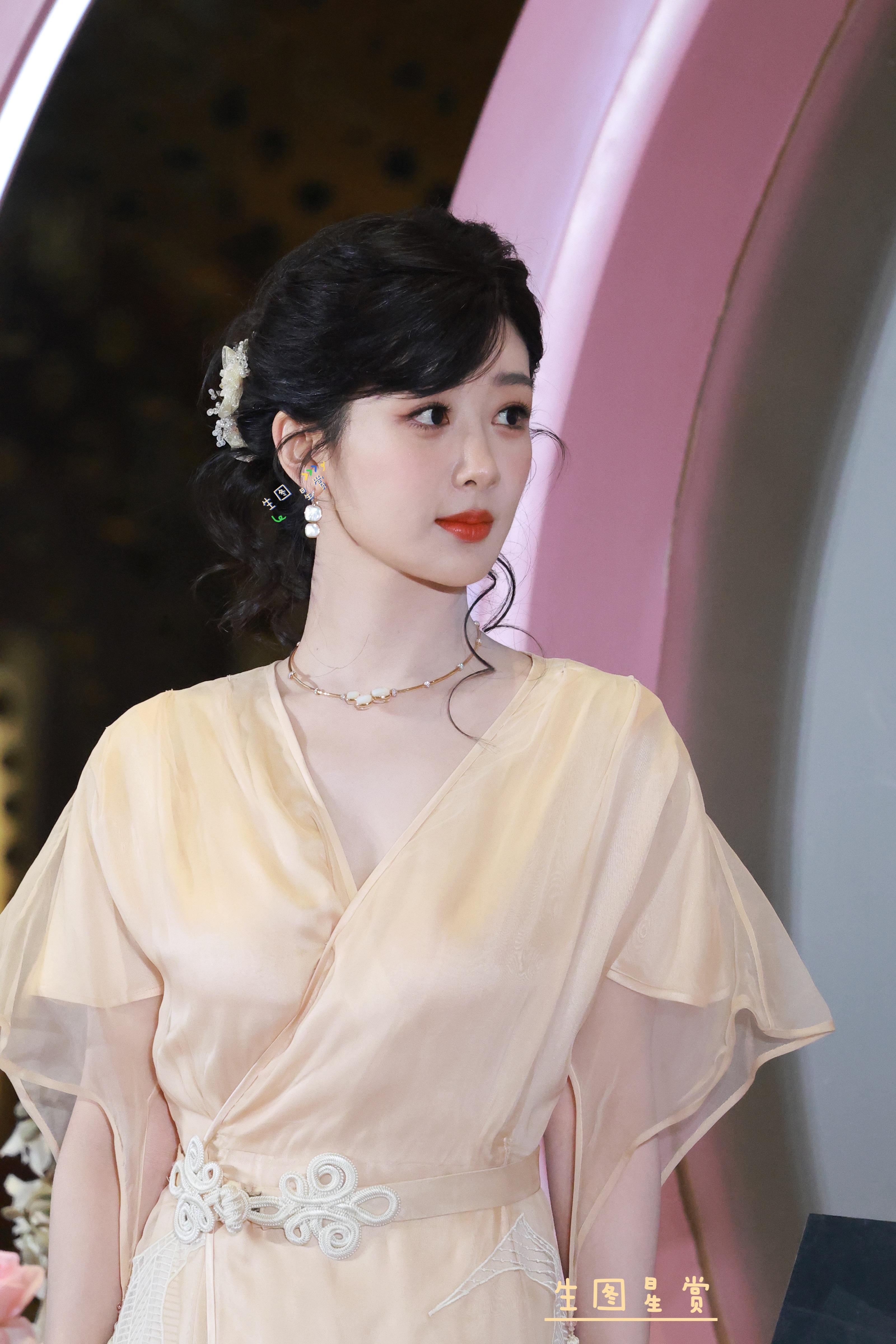 杨紫国贸宠粉季见面会仙飘好美，甜度超标🍬💛