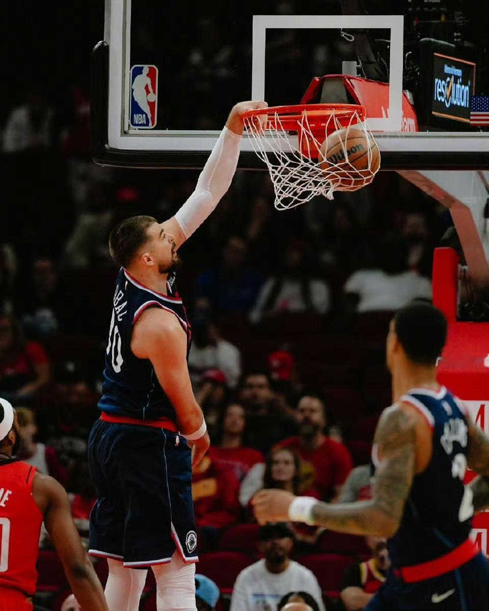 92.9%命中率砍33分！祖巴茨今天把火箭内线打成2K训练场，可惜最后2分钟队友