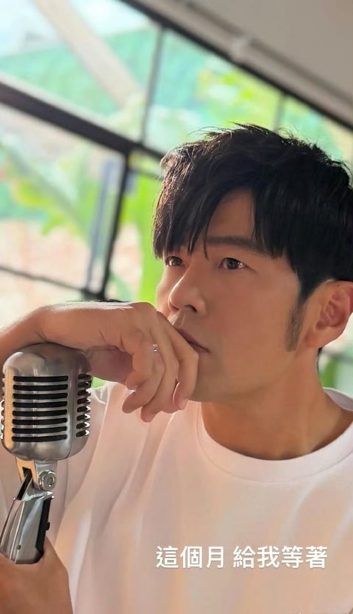 周杰伦或将本月发新专辑终于要来了！ 