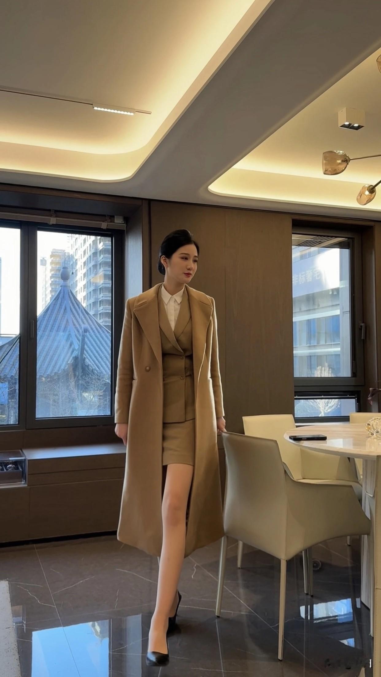 选择一双什么样的高跟鞋好看?通勤时必搭黑色高跟鞋，色系百搭！