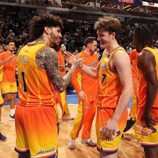 黄蜂击败鹈鹕，七连胜了，牛了啊。NBA