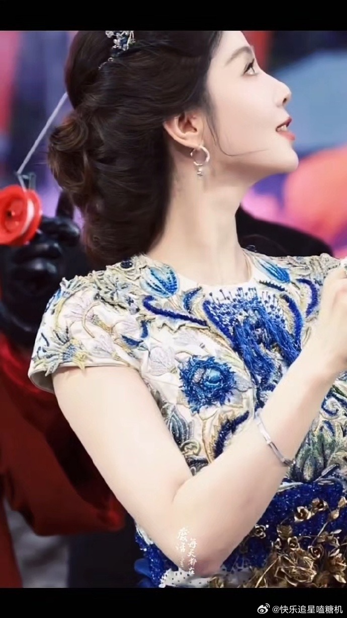 刘诗诗感谢复刻龙葵头冠网友刘诗诗收到龙葵头冠梦回仙剑三 诗诗收到龙葵头冠还特意发