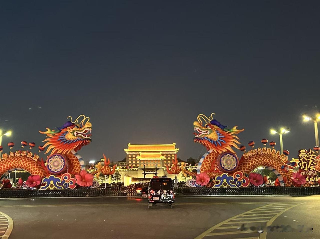 这俩龙又上班了！2026长安新春灯会元旦启幕，国宝唐诗灯组抢先看。