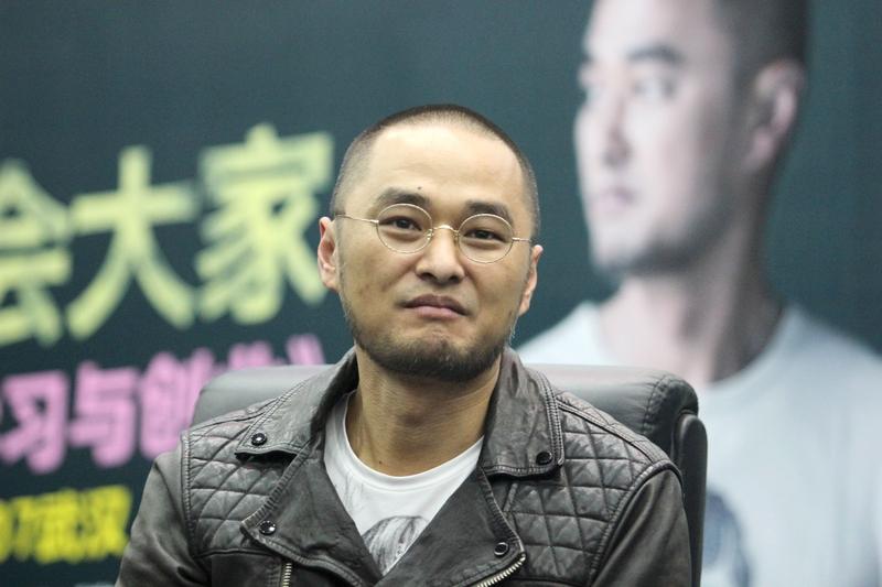 冯唐着实是个了不起的人物。他在中西方医学领域均有所建树，这绝非一般人能够企及。试