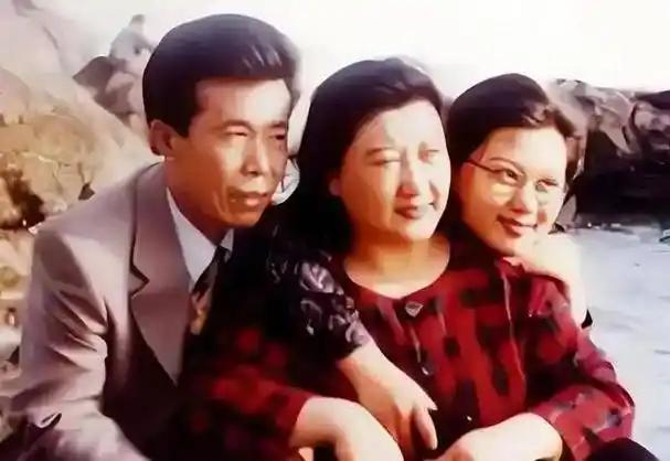 [太阳]2005年，高秀敏突发疾病去世，留下了长春、北京、珠海的七套房子和巨额的