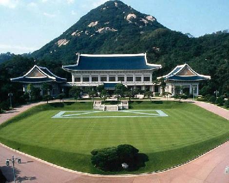 青瓦台魔咒继续下去，总统尹锡悦被判无期徒刑
2月19日，韩国首尔中央地方法院就前