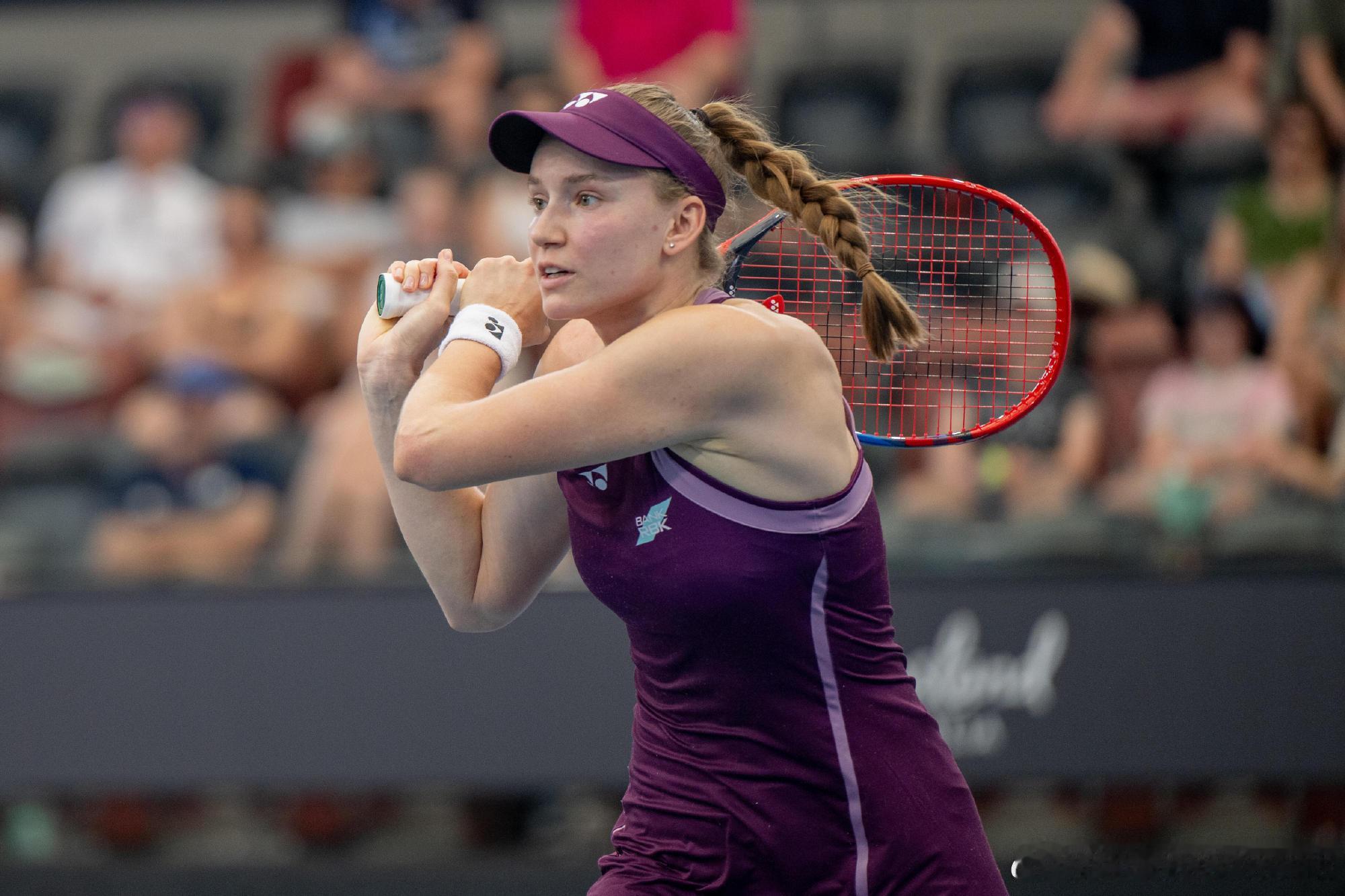 莱巴金娜晋级澳网32强今年首次中心球场出站的5号种子莱巴金娜，首盘对这样慢速适应