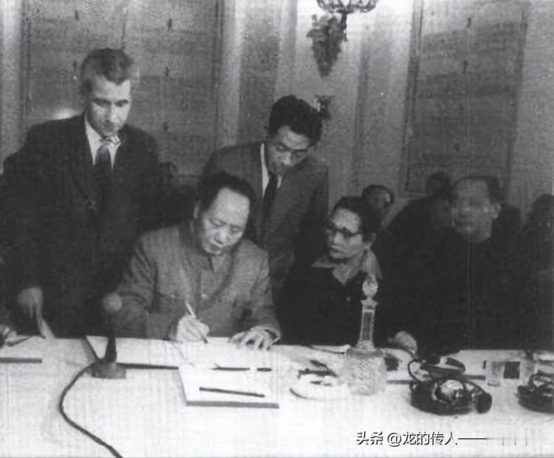 1957年，毛泽东、宋庆龄、乌兰夫在莫斯科
