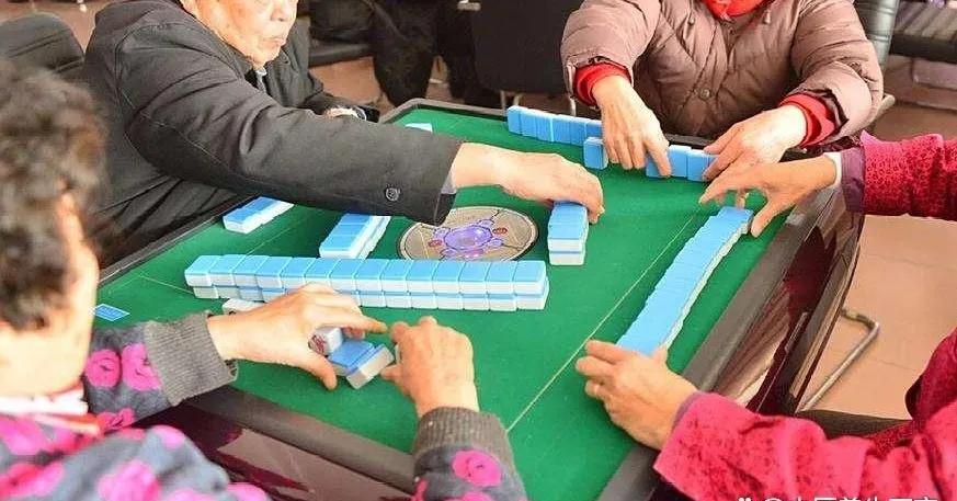 老伴儿只要待在家里，就会感到心闷气短。我们跑了一家又一家医院，西医诊断为心悸，属