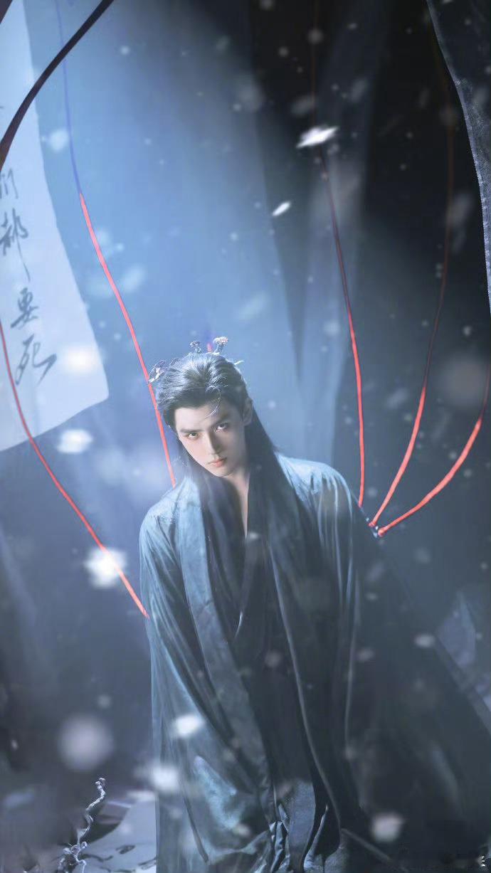 陈飞宇男鬼一谁懂黑黑画面里的一点红！陈飞宇男鬼味真的太重了！ ​​​